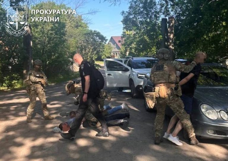 Служба в тылу за 250 тыс. грн: подозревают чиновников РТЦК на Харьковщине