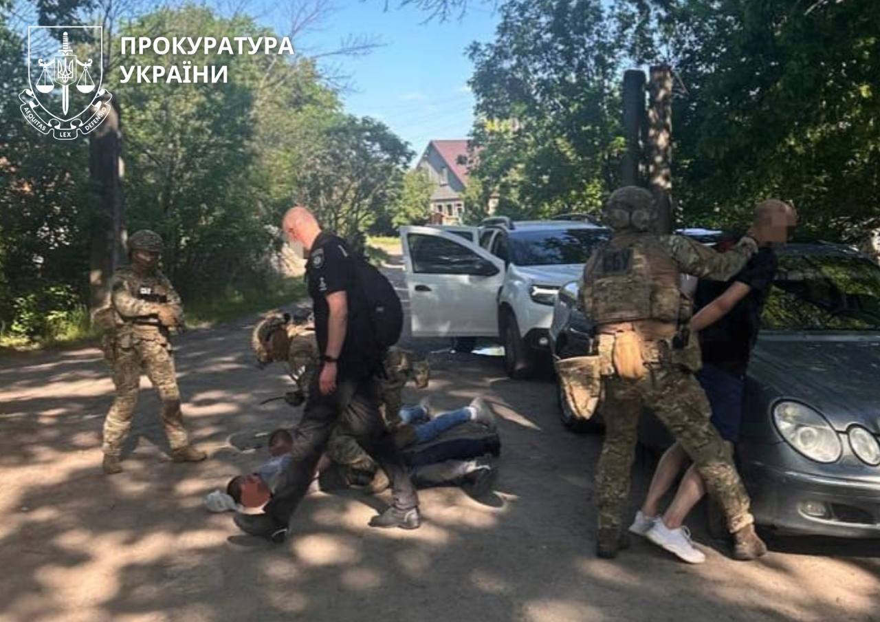Служба в тылу за 250 тыс. грн: подозревают чиновников РТЦК на Харьковщине