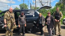 Эвакуация под атакой БпЛА: вывезли раненую женщину и еще троих человек (видео)