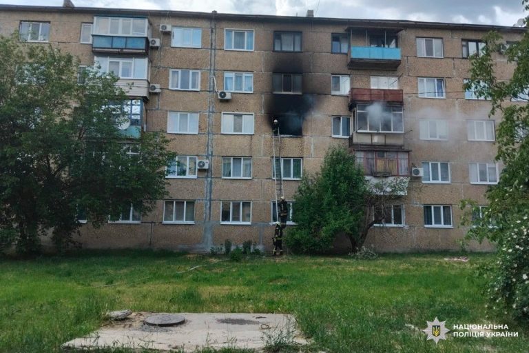 Семья выпрыгнула из окна во время пожара на Харьковщине: причина возгорания
