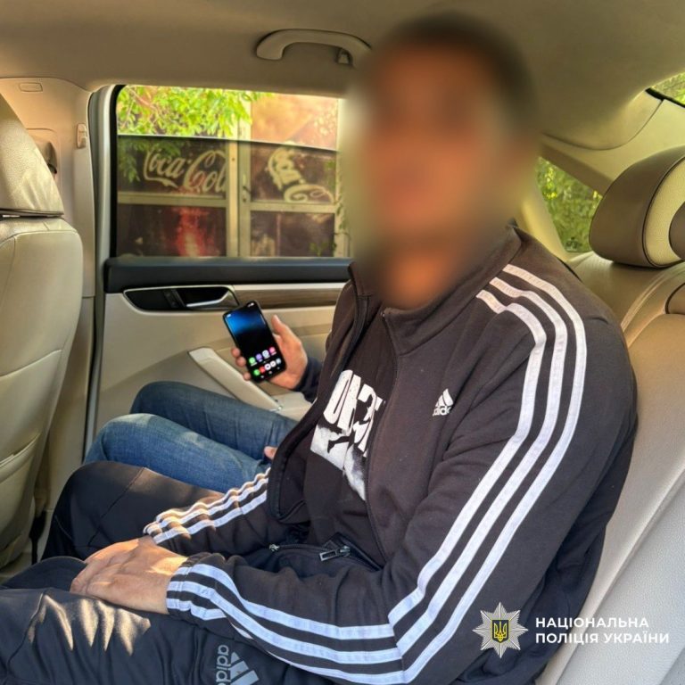 Вырвал телефон у человека с инвалидностью – копы поймали грабителя в Харькове