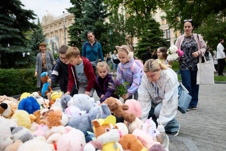 День пам’яті дітей, загиблих через війну: скільки жертв на Харківщині (відео)
