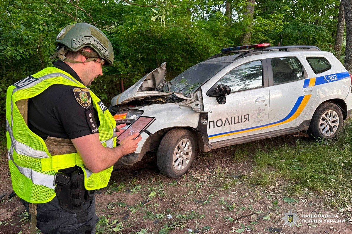БпЛА ударил по авто полиции  в Харьковской области 2