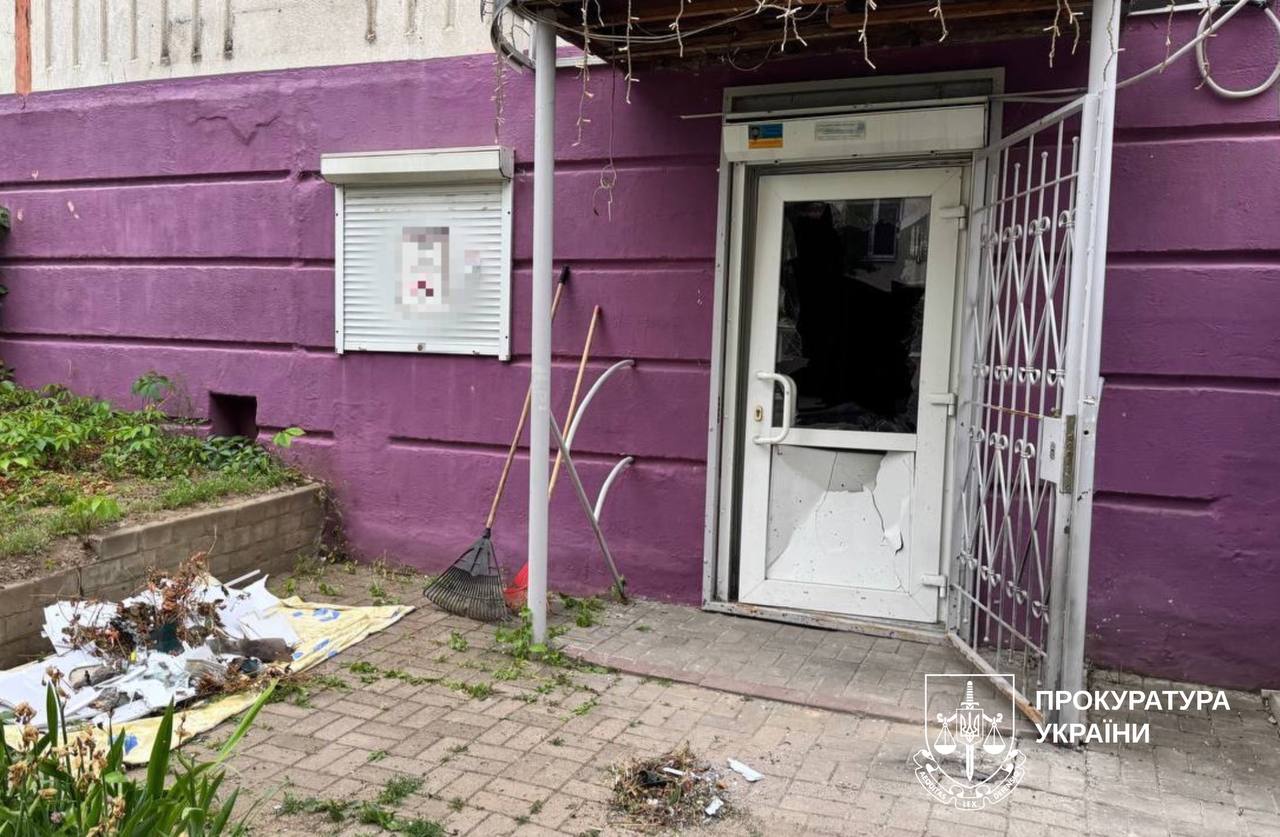 В Харькове — «прилет» FPV-дрона возле многоэтажки: есть пострадавшая (видео)