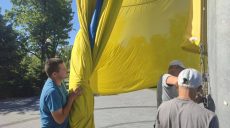 Самый большой флаг Украины заменили в Харькове — что произошло (фото)