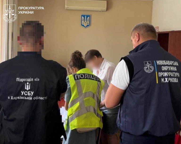 Наживалися на держпрограмах: у Харкові затримали топпосадовицю та бізнесмена
