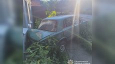 П’яний водій «копійки» врізався в будинок на Харківщині (фото)