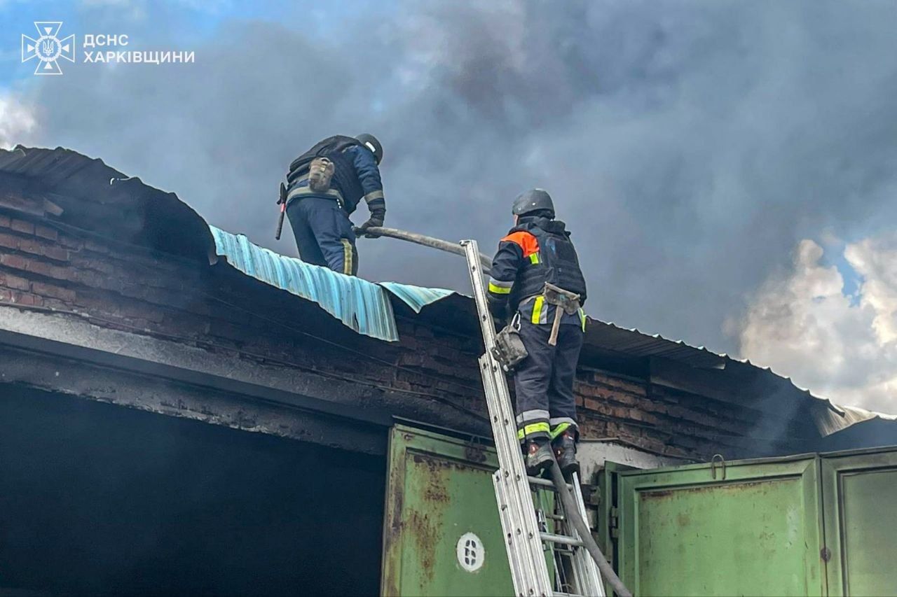 Пожежа у Чугуєві: росіяни атакували місто БпЛА (фото)