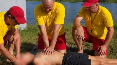 Потерял сознание во время прыжка в воду: в Харькове спасли 16-летнего парня