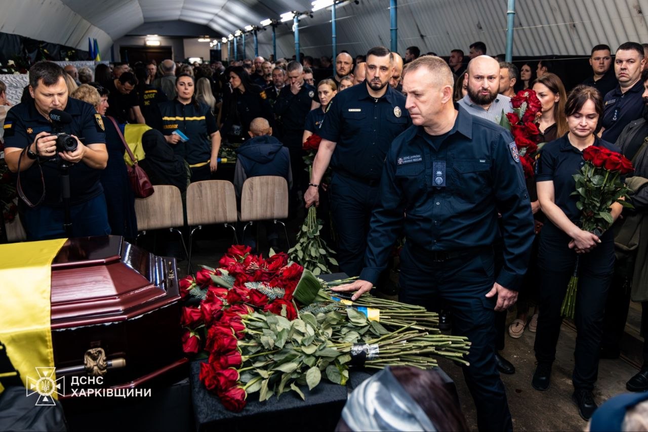 Харьков – в трауре: город простился со спасателями, которых убила РФ (фото)