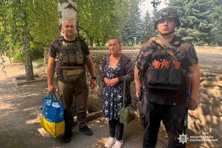Обратилась дочь: с Купянщины эвакуировали женщину, раненую из-за удара FPV