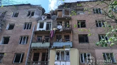 Появились первые фото с места ракетного удара в Немышлянском районе