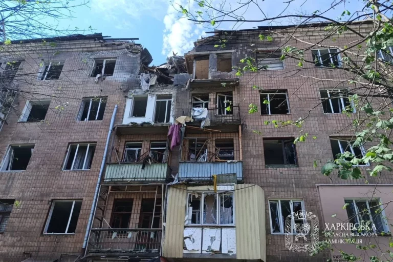 Появились первые фото с места ракетного удара в Немышлянском районе