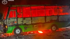 У Богодухові горіли автобуси, у Солоницівці “прилетіло” по дому: чим атакували