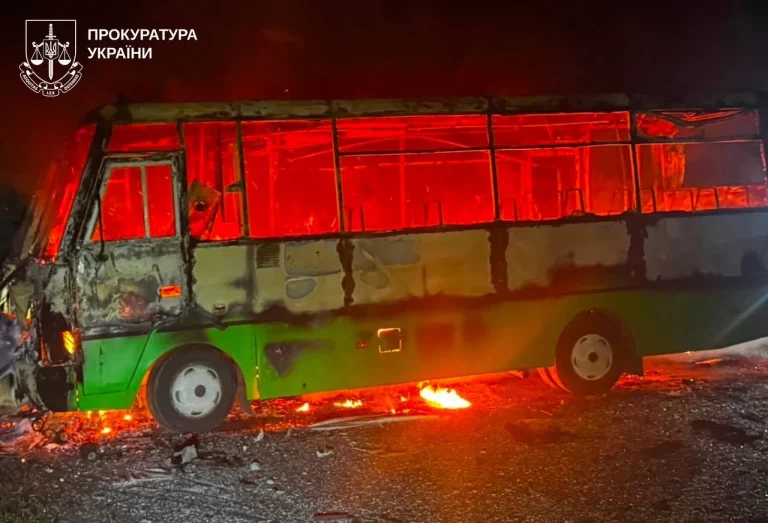 В Богодухове горели автобусы, в Солоницевке «прилетело» по дому: чем атаковали