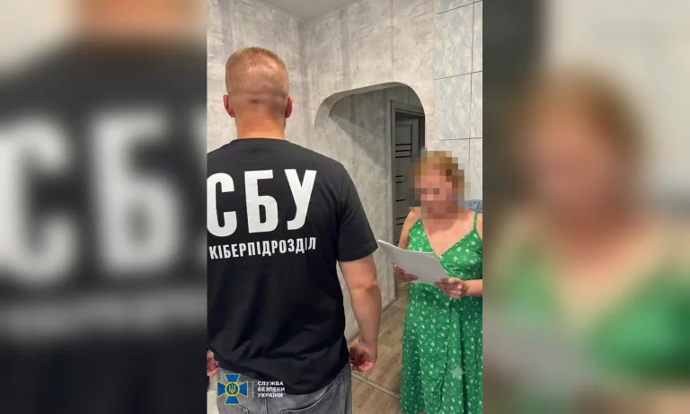 Харьковчанка могла передавать мошенникам банковские данные клиентов