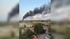 Подмосковье в огне: горят торговые склады и завод (фото/видео)