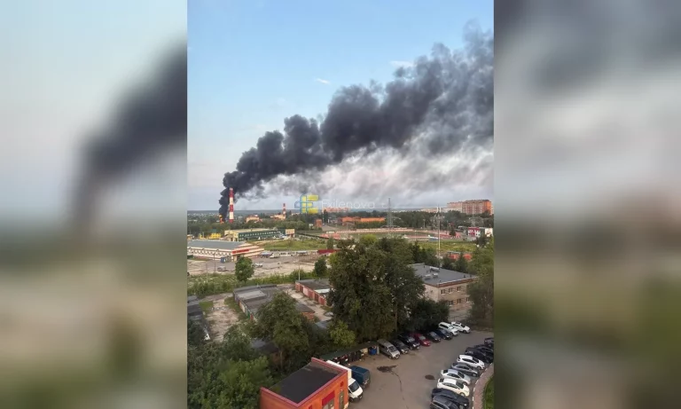 Подмосковье в огне: горят торговые склады и завод (фото/видео)