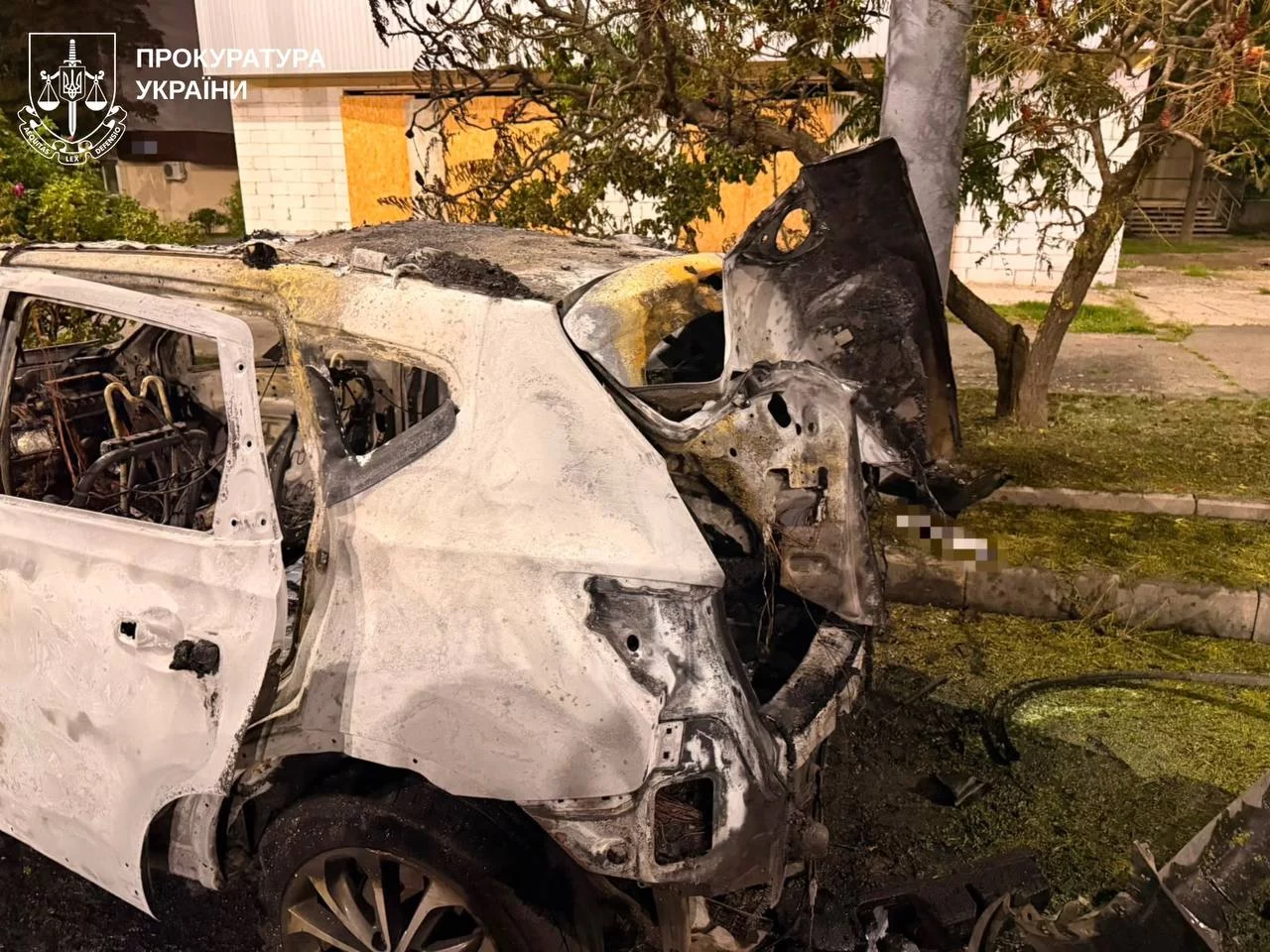 Фото авто, яке атакував напередодні FPV-дрон, показали у прокуратурі