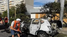 Удар FPV по авто в Харькове: на месте работают коммунальщики