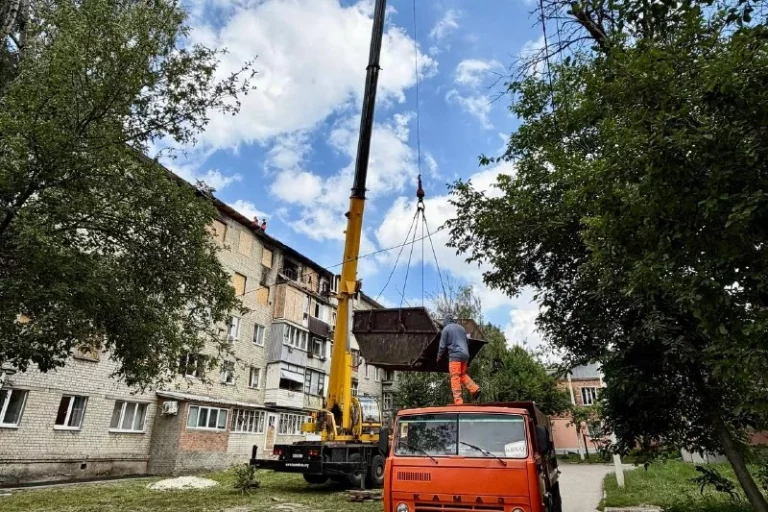 Что уже сделали в поврежденном доме по улице Киргизской в ​​Харькове (фото)