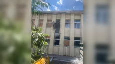 Тричі за день ворог атакував селищну раду на Харківщині: наслідки (фото)