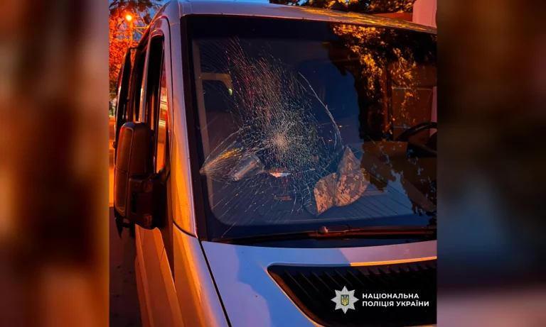Распылили баллончик и повредили авто: на представителей ТЦК напали в Харькове