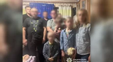 У матері в Харкові, яка била хлопчика на вулиці, вилучили дітей – поліція 📹