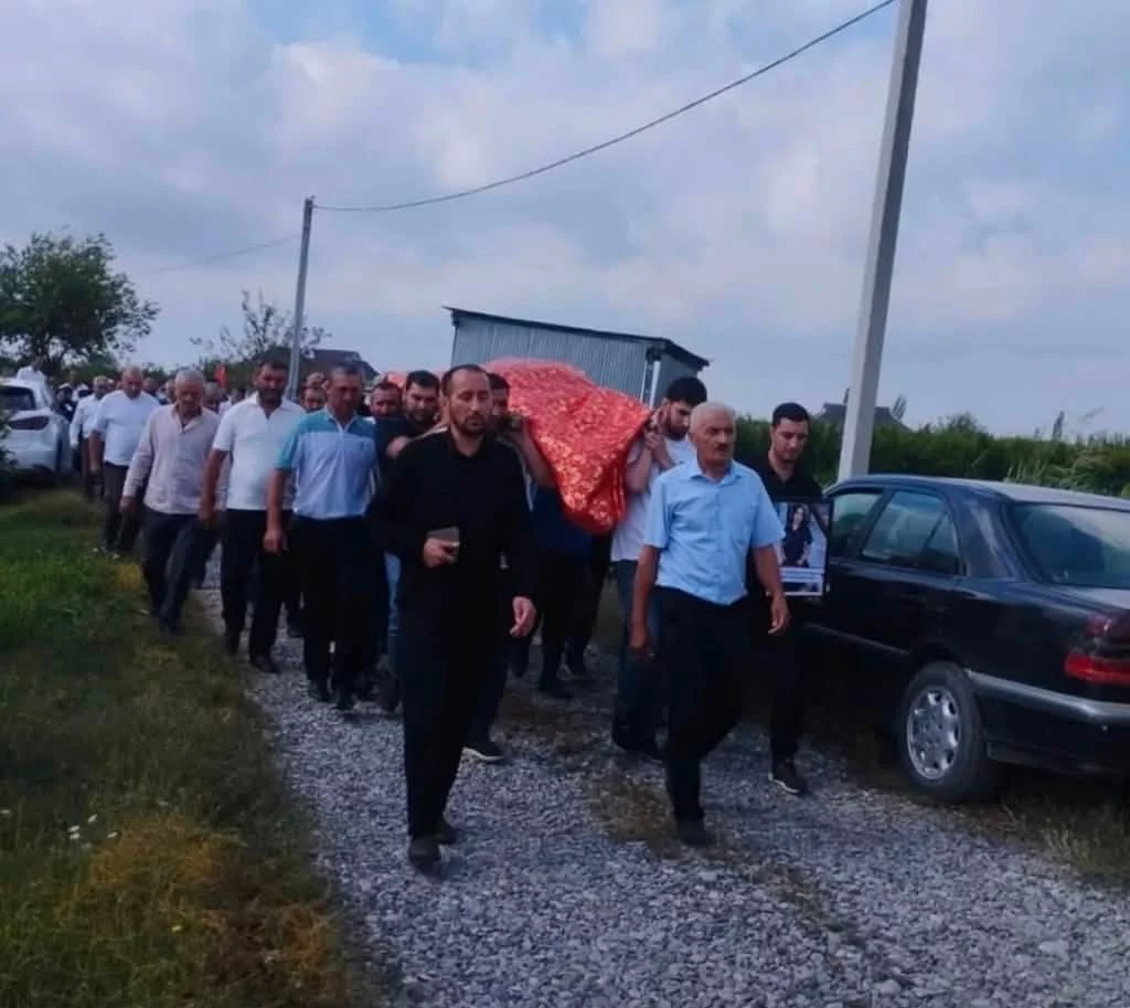 Погибшую от авиаудара в Харькове студентку ХНМУ похоронили в Азербайджане