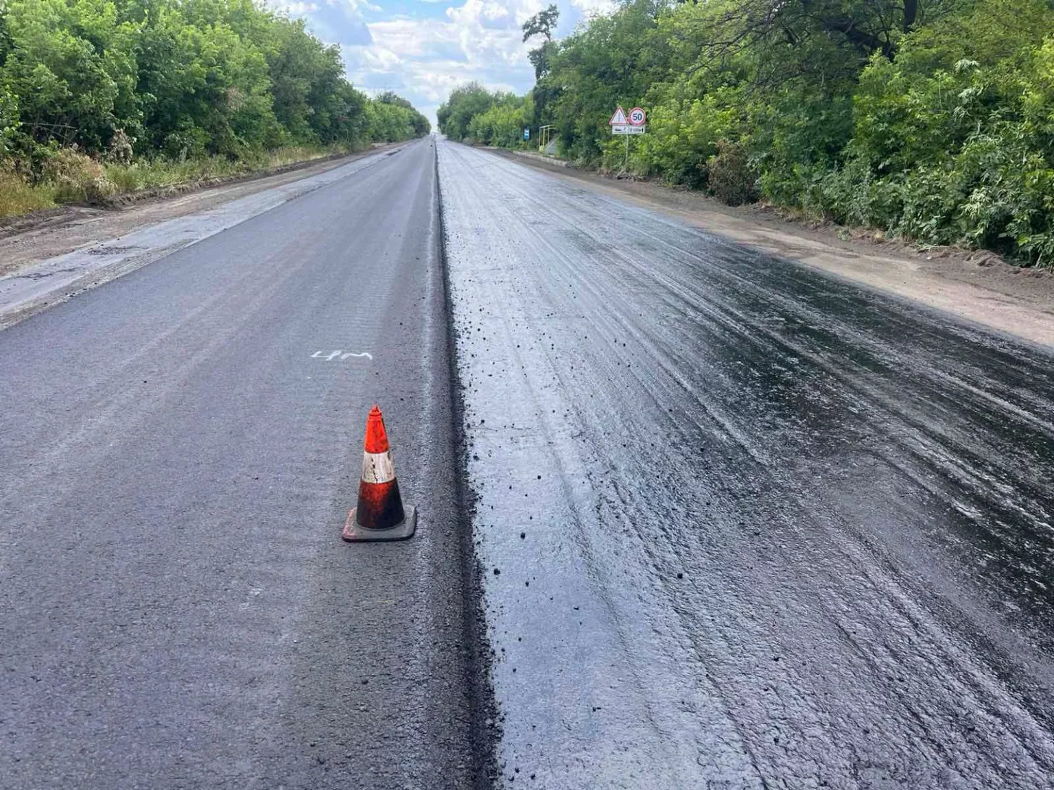 Ремонт траси М-18 набирає обертів: де зараз йдуть роботи на Харківщині (фото)