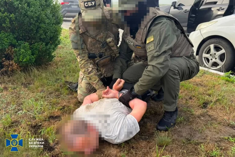 Ставил «видеоловушки» на деревьях: агента ФСБ поймали на Харьковщине — СБУ