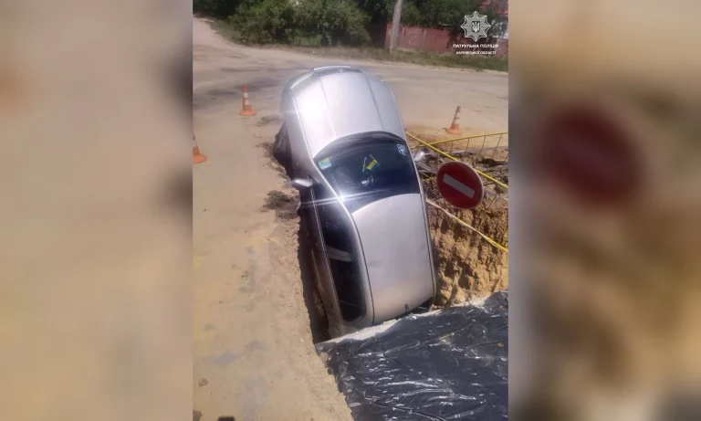 Съехал в котлован и ушел с места ДТП: водителя в Харькове нашли патрульные