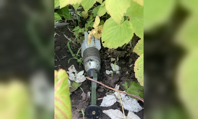 Неизвестные предметы находят в огородах под Харьковом: предупреждение