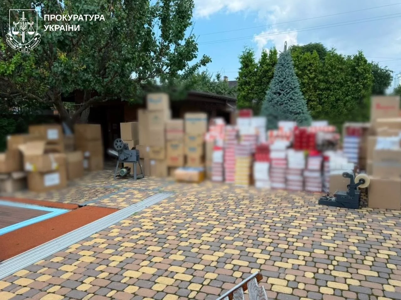 Незаконное производство сигарет накрыли в Харькове 3