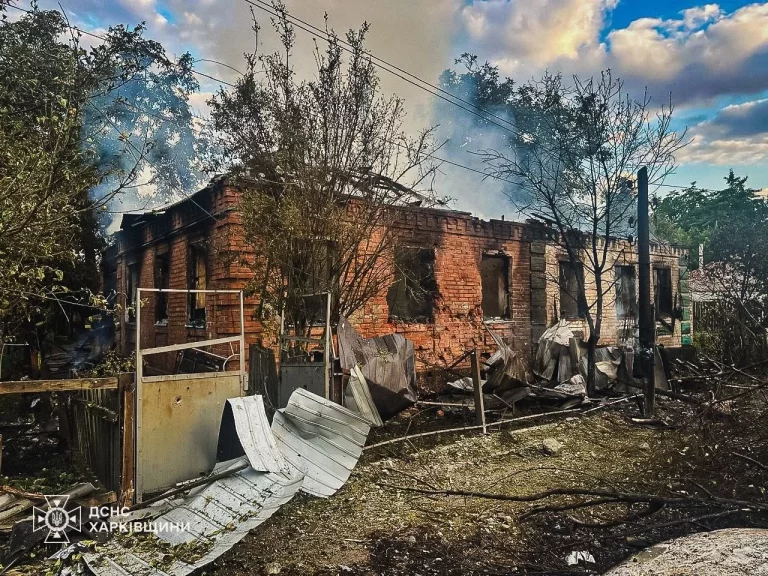 Последствия атаки на Лозовую показала ГСЧС: был пожар, ребенок в больнице