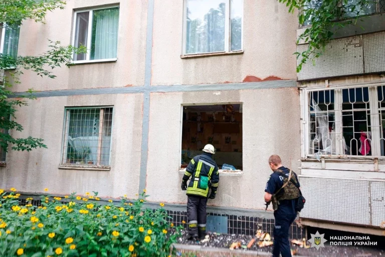 В квартире в Харькове прогремел взрыв — полиция спасала 18-летнюю девушку