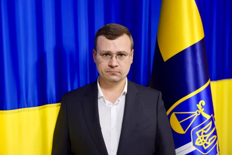 Позвали в отель и отравили: девочек подозревают в убийстве военного в Харькове