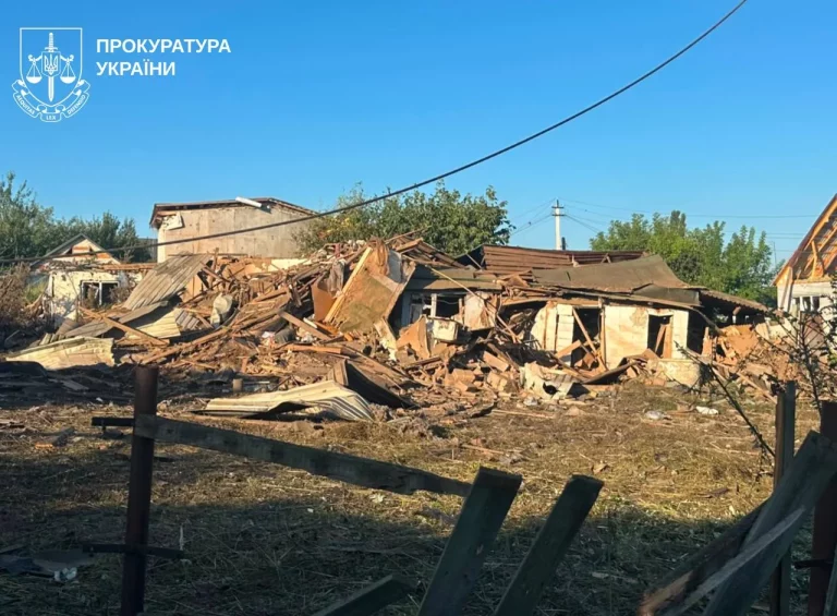 Мать погибла, 8-летняя девочка в больнице: прокуратура об ударе по Слатино