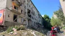 Показали последствия удара БпЛА по Изюму — «прилет» в жилой дом (видео, фото)