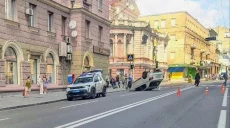 Авто перекинулося на дах у центрі Харкова (фото, відео)