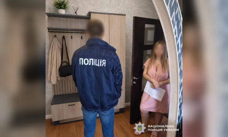 Втягивала молодых женщин в проституцию: харьковчанку подозревают в сутенерстве