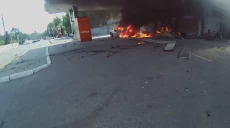 Первые минуты после удара дроном по АЗС в Харькове (видео)