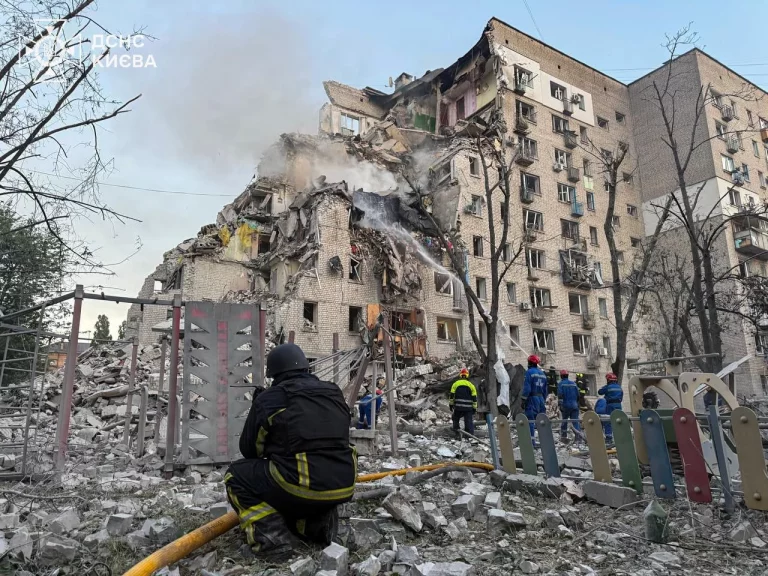 10 погибших, 34 раненых, пожары и «прилеты» — Киев после массированной атаки