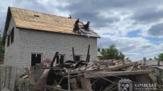 Волонтери допомагають долати наслідки удару КАБом в Ізюмі