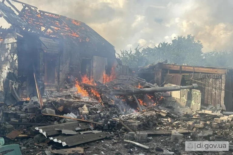 Росіяни двічі атакували місто біля Харкова: що пошкодили (фото)
