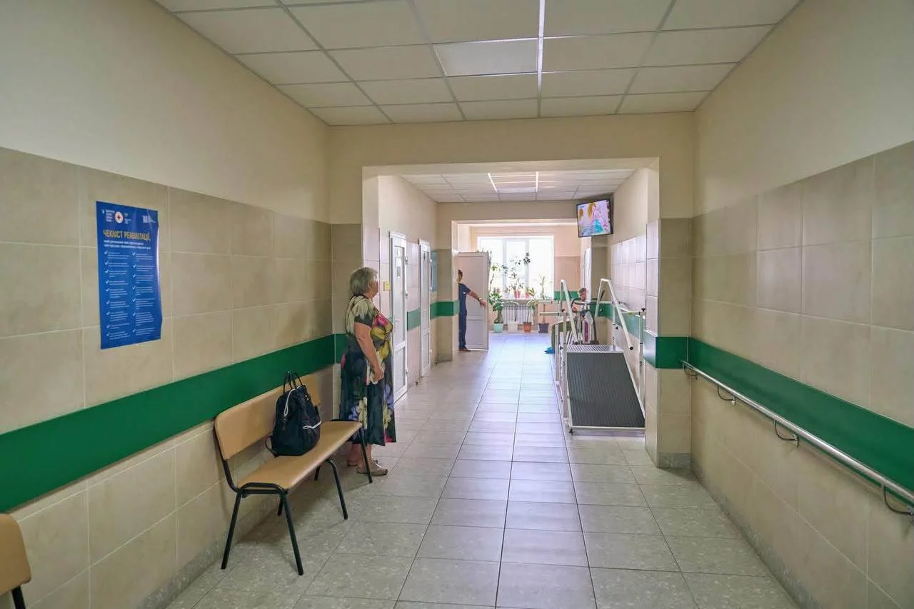 Городскую больницу отстраивают после обстрелов Харькова (фото)