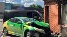 У ДТП у Харкові постраждали п’ятеро людей: не розминулися таксі та автобус