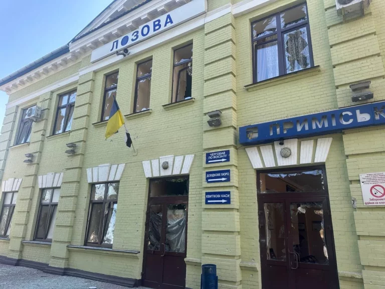 Поезда в Лозовую не едут, погибли железнодорожники – УЗ об обстреле