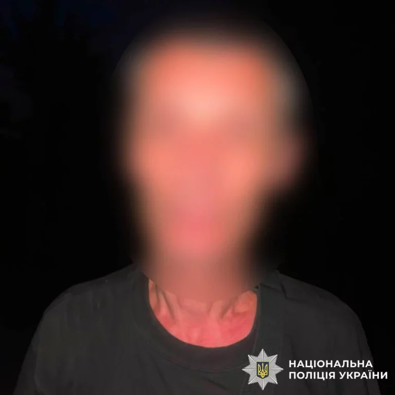 Під градусом хотів убити двох чоловіків кухонним ножем: потерпілі в лікарні