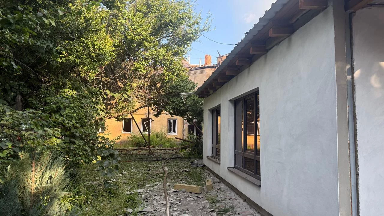 Россияне ударили по Балаклее: двое пострадавших, горела многоэтажка